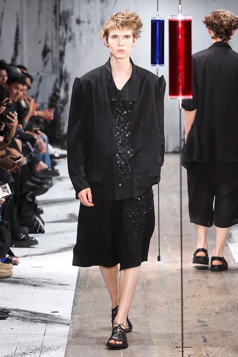 yohji-yamamoto-lelegance-fragile-de-la-collection-ss27/carousel-5.jpg