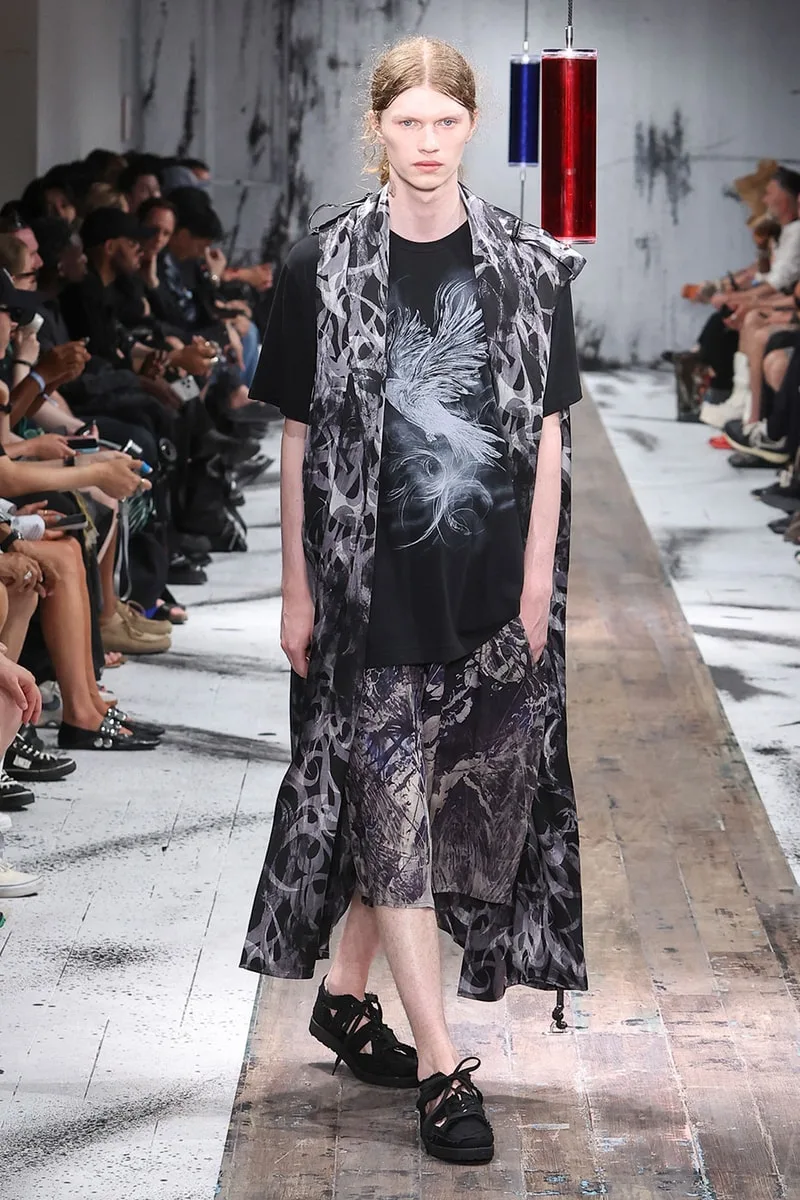 yohji-yamamoto-lelegance-fragile-de-la-collection-ss27/carousel-7.jpg