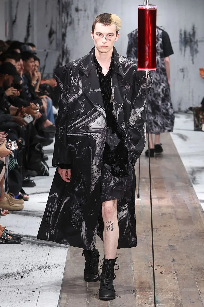 yohji-yamamoto-lelegance-fragile-de-la-collection-ss27/carousel-8.jpg