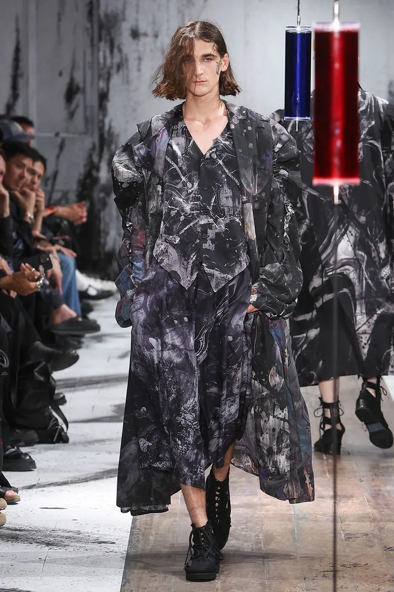 yohji-yamamoto-lelegance-fragile-de-la-collection-ss27/carousel-9.jpg